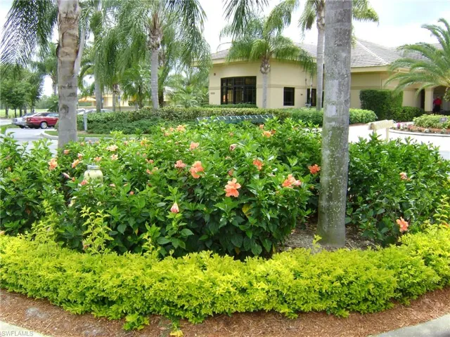 8230  Naples Heritage  DR, Naples, FL 34112