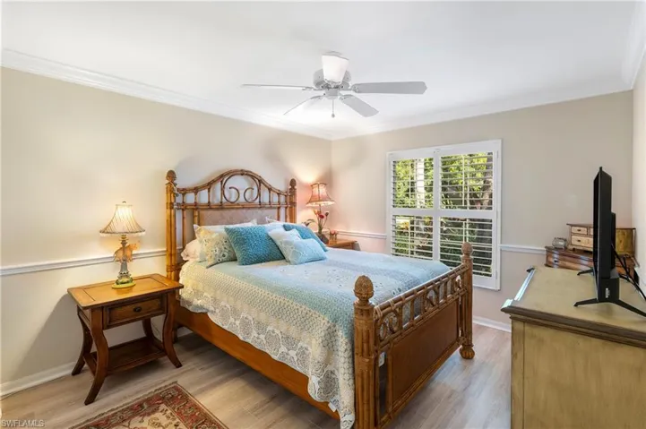 8230  Naples Heritage  DR, Naples, FL 34112