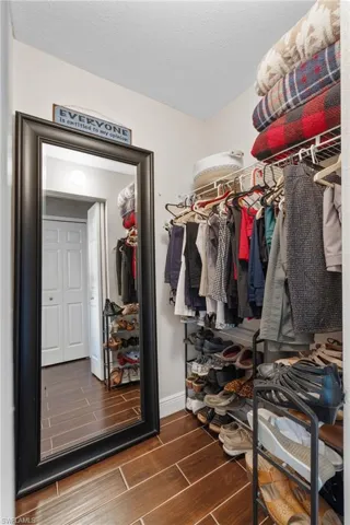 Master closet 1