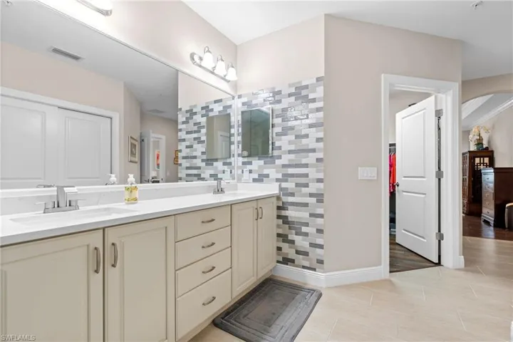 2137 Frangipani Cir 102, Naples, Florida 34120