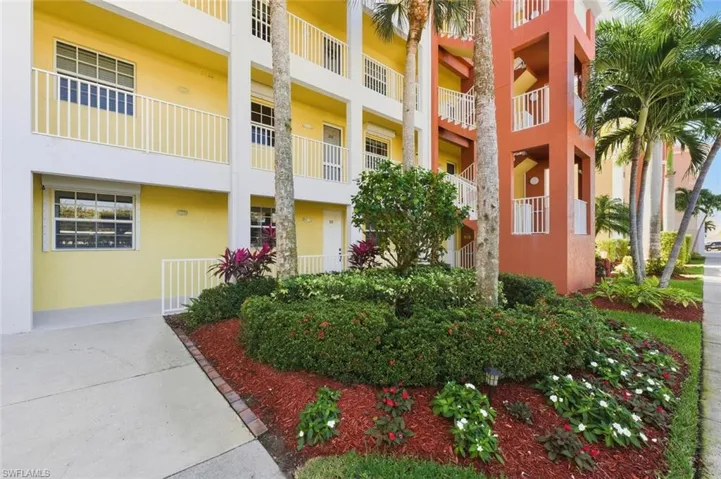 View of apartment building / complex