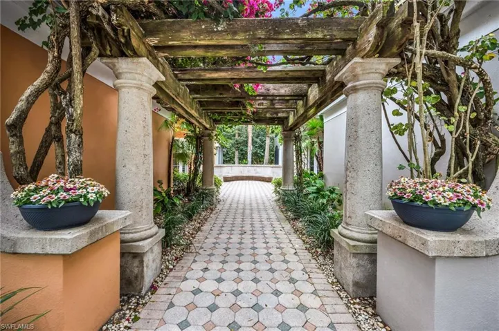 645 Via Mezner 804, Naples, Florida 34108