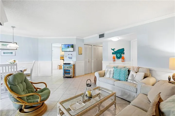 Nicely updated condo nestled between Naples and Marco Island