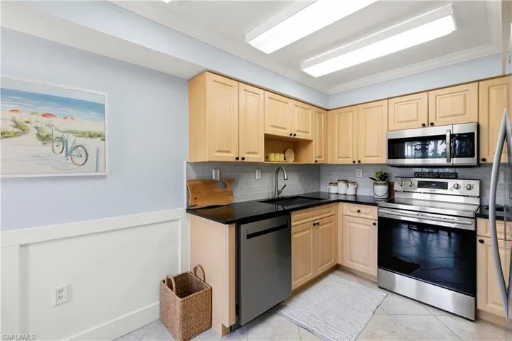 Ample cabinet space