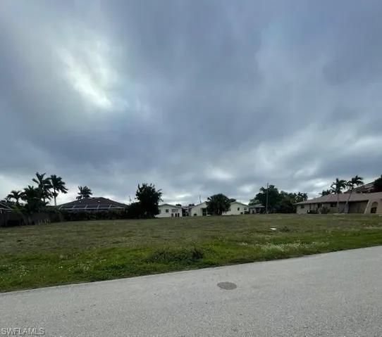 View of green lawn featuring a residential view