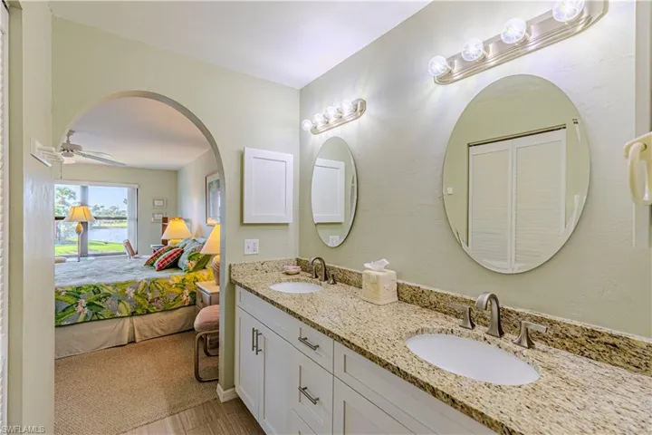 Dual sinks and large walk in closet