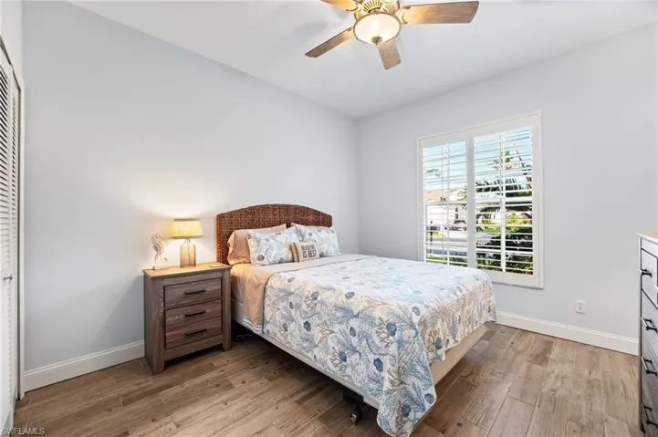 2nd bedroom. Lots of natural light.