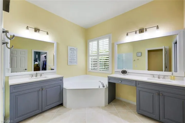 16221 Parque Ln, Naples, Florida 34110