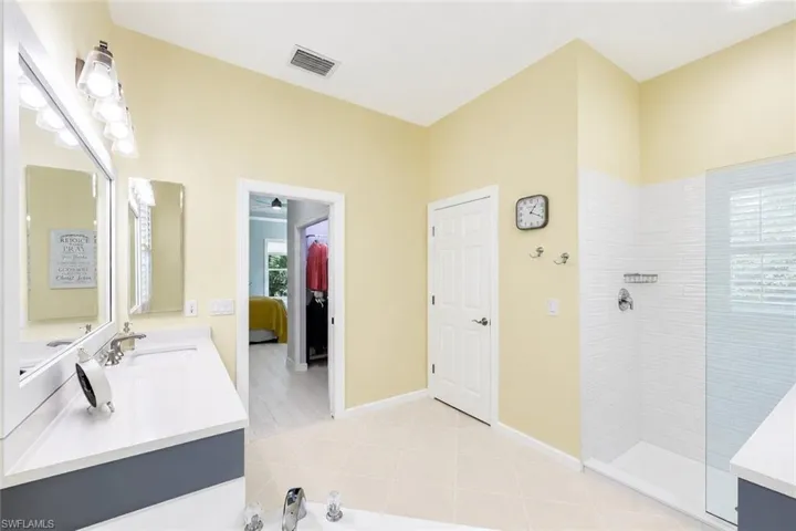 16221 Parque Ln, Naples, Florida 34110