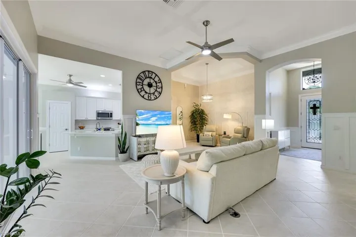 16221 Parque Ln, Naples, Florida 34110