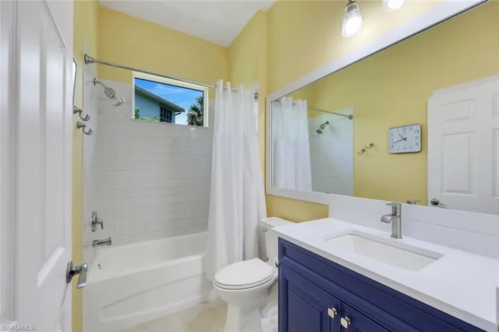 16221 Parque Ln, Naples, Florida 34110