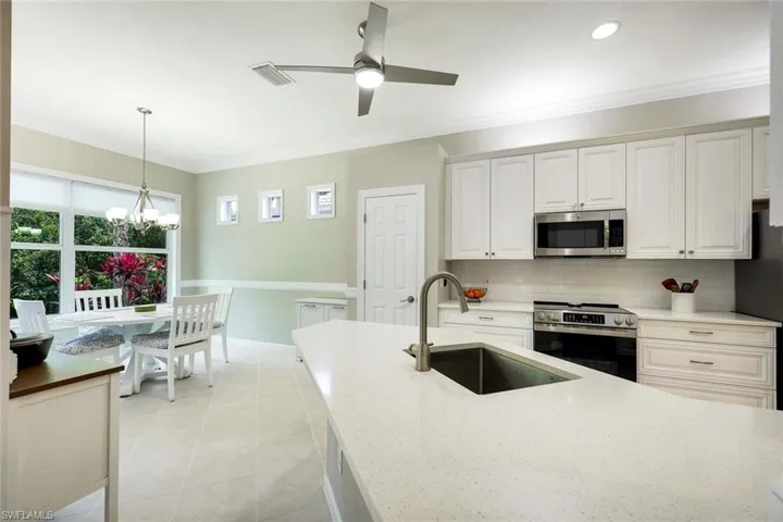 16221 Parque Ln, Naples, Florida 34110