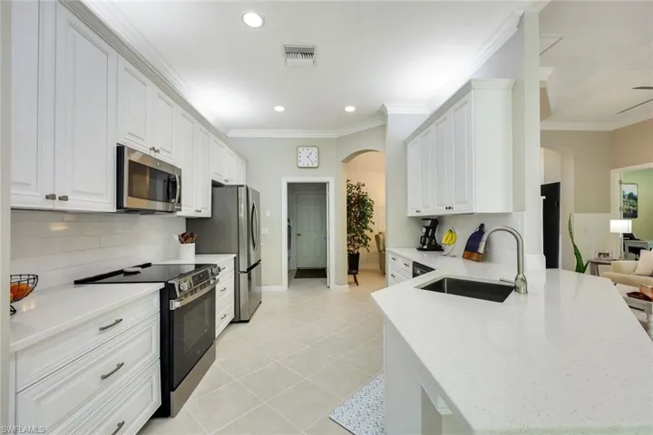 16221 Parque Ln, Naples, Florida 34110