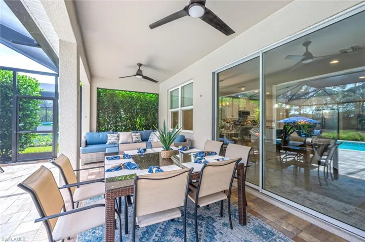 Sunroom with ceiling fan