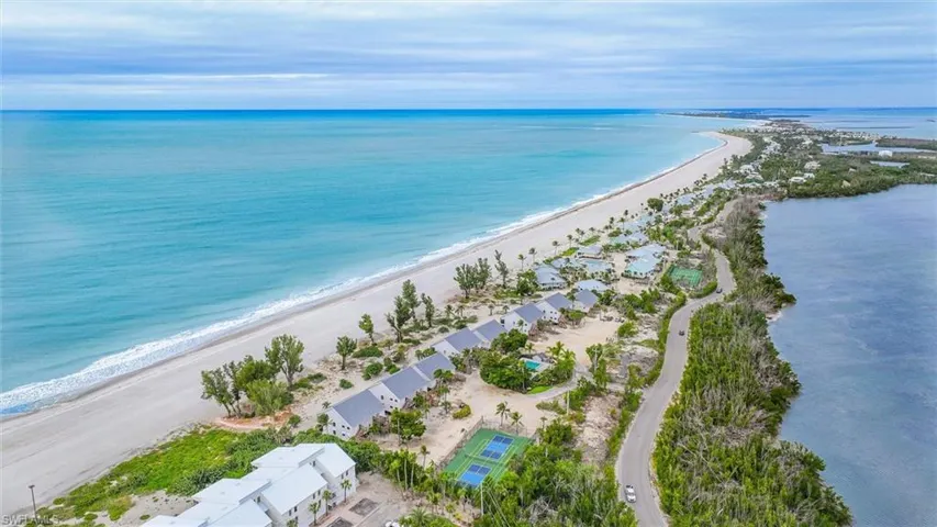 Bird's eye view of waterfront with a beach
