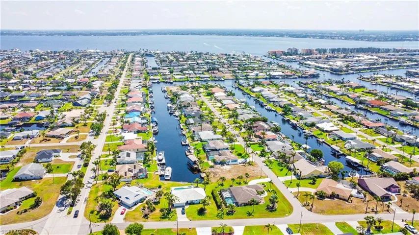 1625 SE 39th  ST, Cape Coral, FL 33904