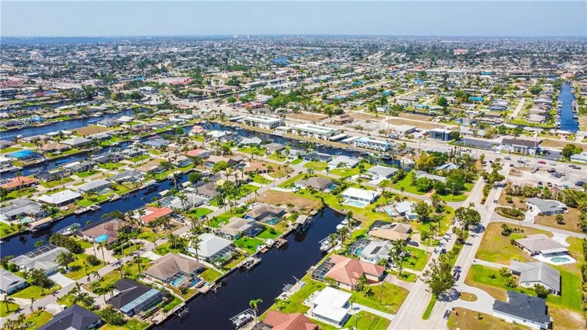 1625 SE 39th  ST, Cape Coral, FL 33904