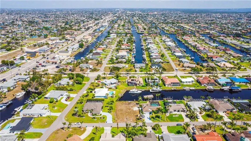 1625 SE 39th  ST, Cape Coral, FL 33904