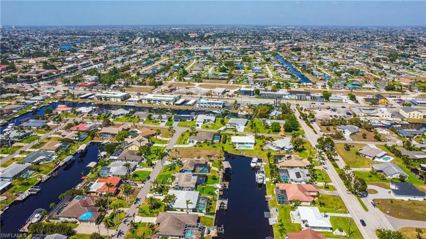 1625 SE 39th  ST, Cape Coral, FL 33904
