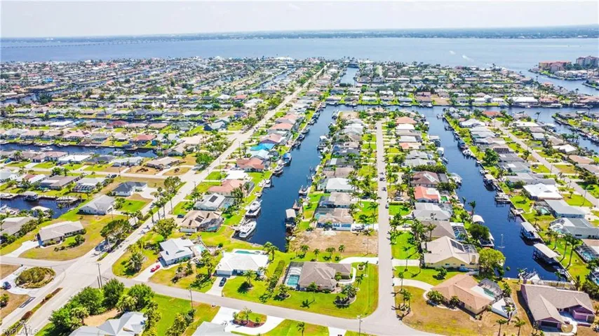 1625 SE 39th  ST, Cape Coral, FL 33904