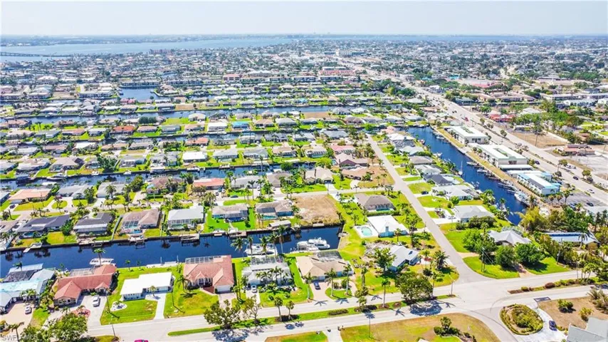 1625 SE 39th  ST, Cape Coral, FL 33904
