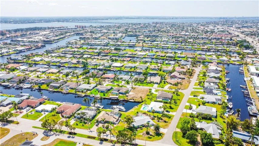 1625 SE 39th  ST, Cape Coral, FL 33904