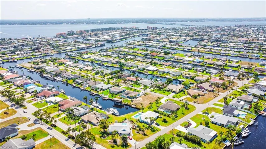 1625 SE 39th  ST, Cape Coral, FL 33904