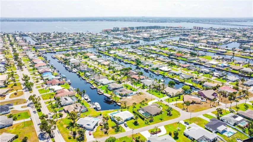 1625 SE 39th  ST, Cape Coral, FL 33904