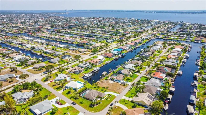 1625 SE 39th  ST, Cape Coral, FL 33904