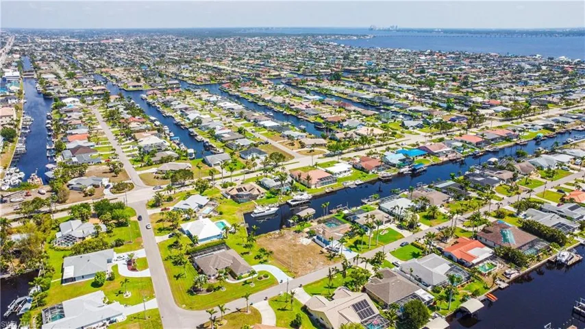 1625 SE 39th  ST, Cape Coral, FL 33904