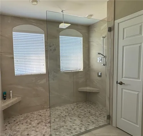 Oversize shower with 2 shower heads and 4 body sprays