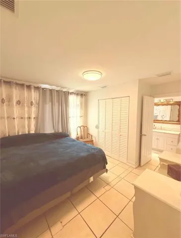 250  10th NE ST, Naples, FL 34120