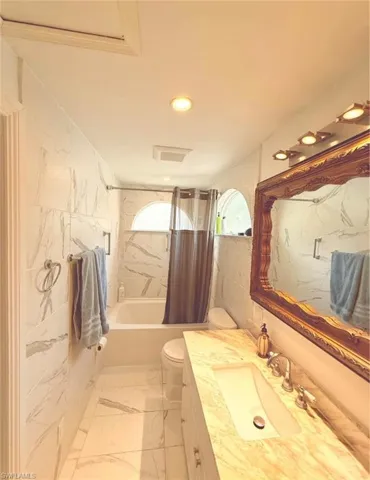 250  10th NE ST, Naples, FL 34120