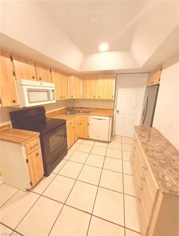 250  10th NE ST, Naples, FL 34120