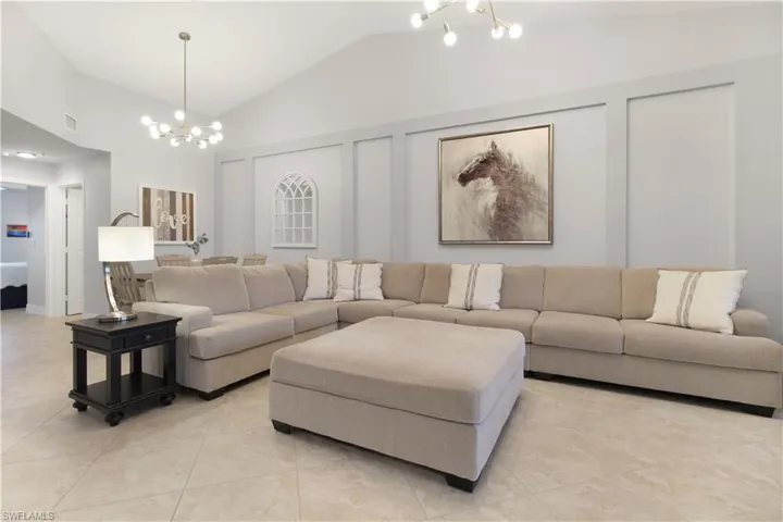 6770  Huntington Lakes  CIR, Naples, FL 34119
