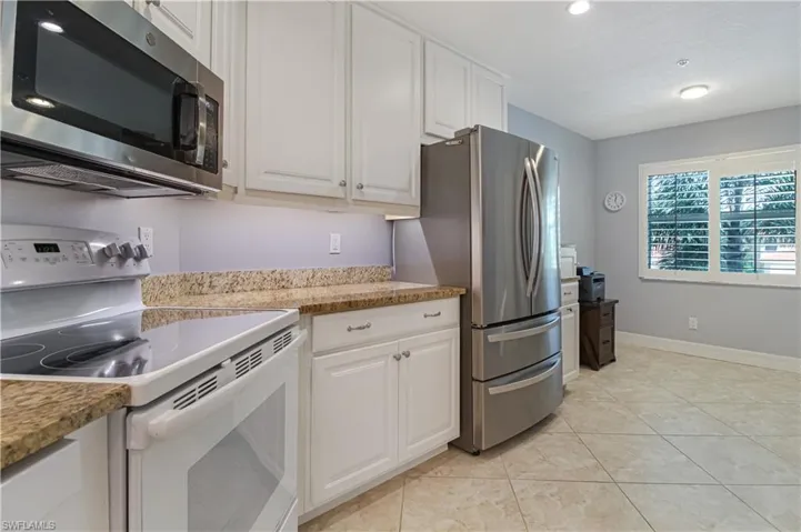 6770  Huntington Lakes  CIR, Naples, FL 34119