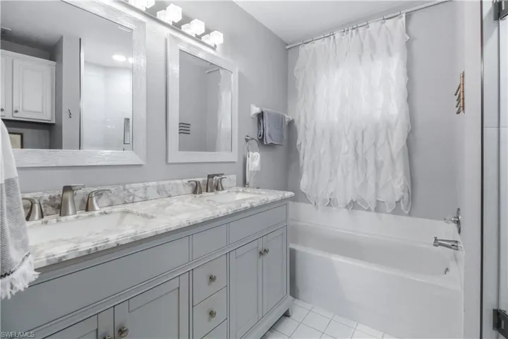 6770  Huntington Lakes  CIR, Naples, FL 34119