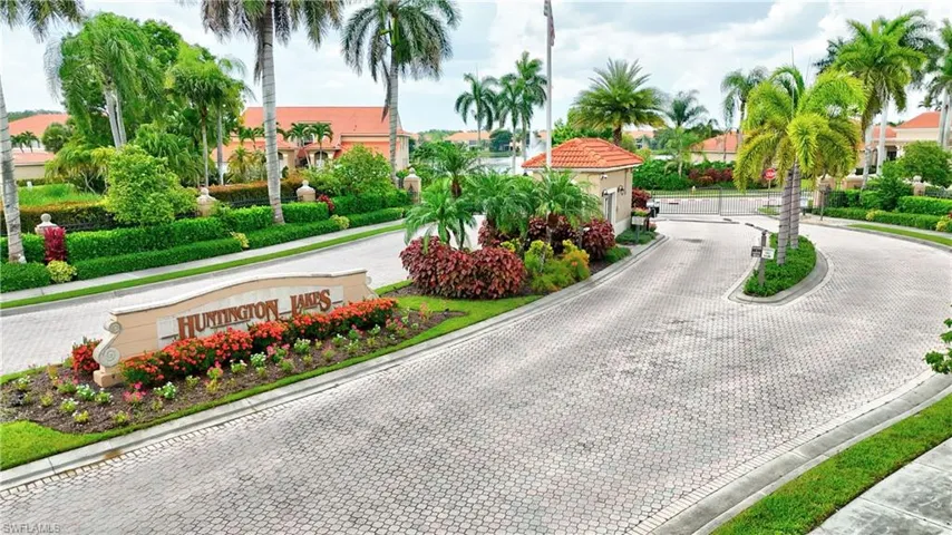 6770  Huntington Lakes  CIR, Naples, FL 34119