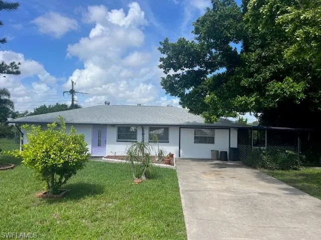 Single story home with a front yard