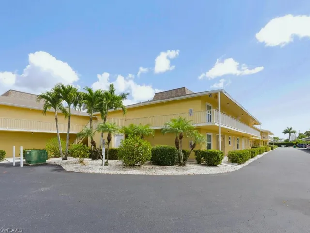351  Charlemagne  BLVD, Naples, FL 34112