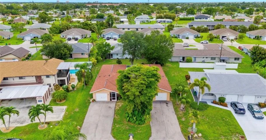 Birds eye view of property