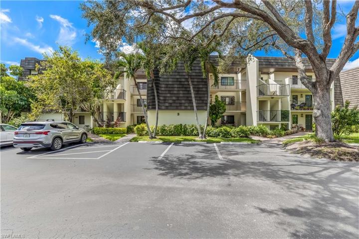 1641  Spoonbill  LN, Naples, FL 34105