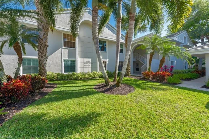View of front of property featuring a front yard
