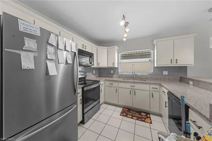 914/916 Se 14th Ter, Cape Coral, Florida 33990