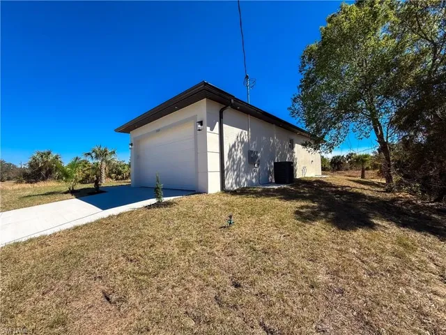2008 Alliance Ln, Labelle, Florida 33935