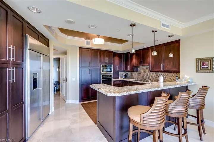 Kitchen with Breakfast Bar