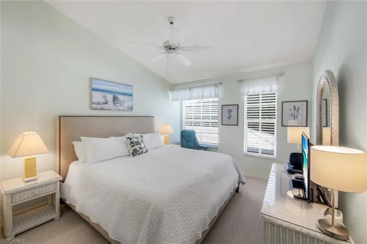 Bedroom with TV carpet floors, lofted ceiling, and a ceiling fan