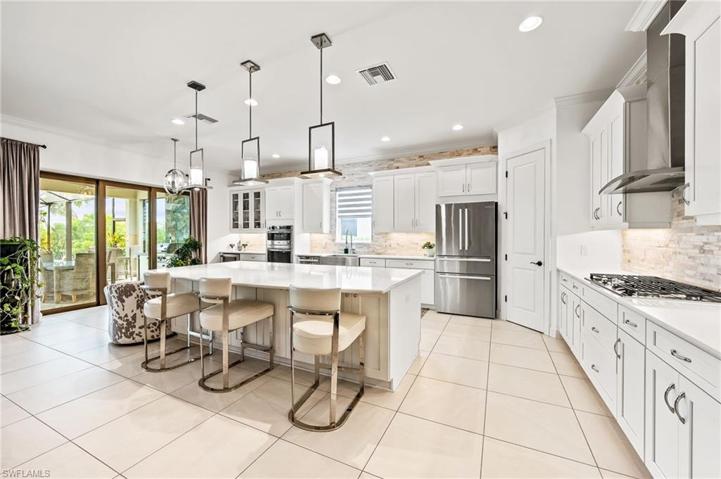 HUGE KITCHEN