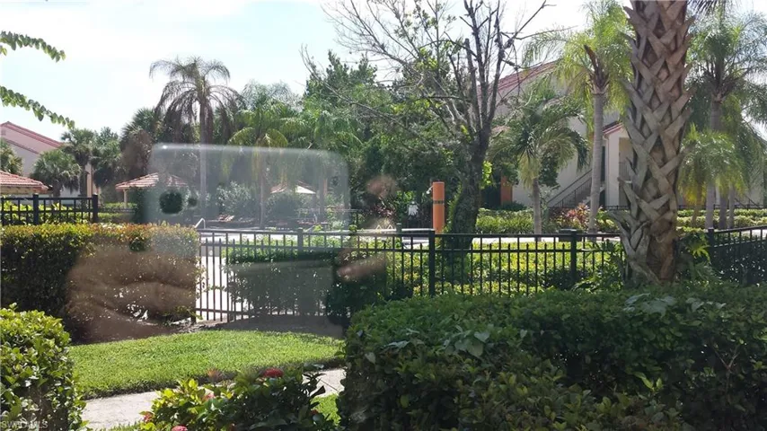Walk way to pool from the condo.