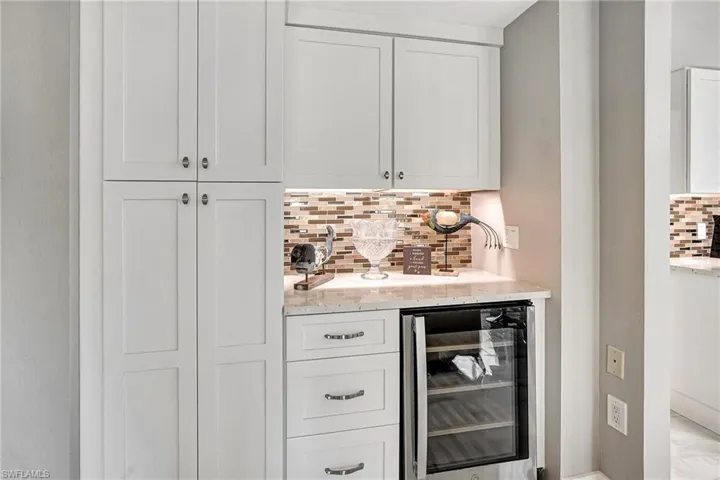 Built in bar area off of the kitchen